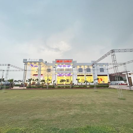 Awadh Samrat Resort Ayodhya Buitenkant foto