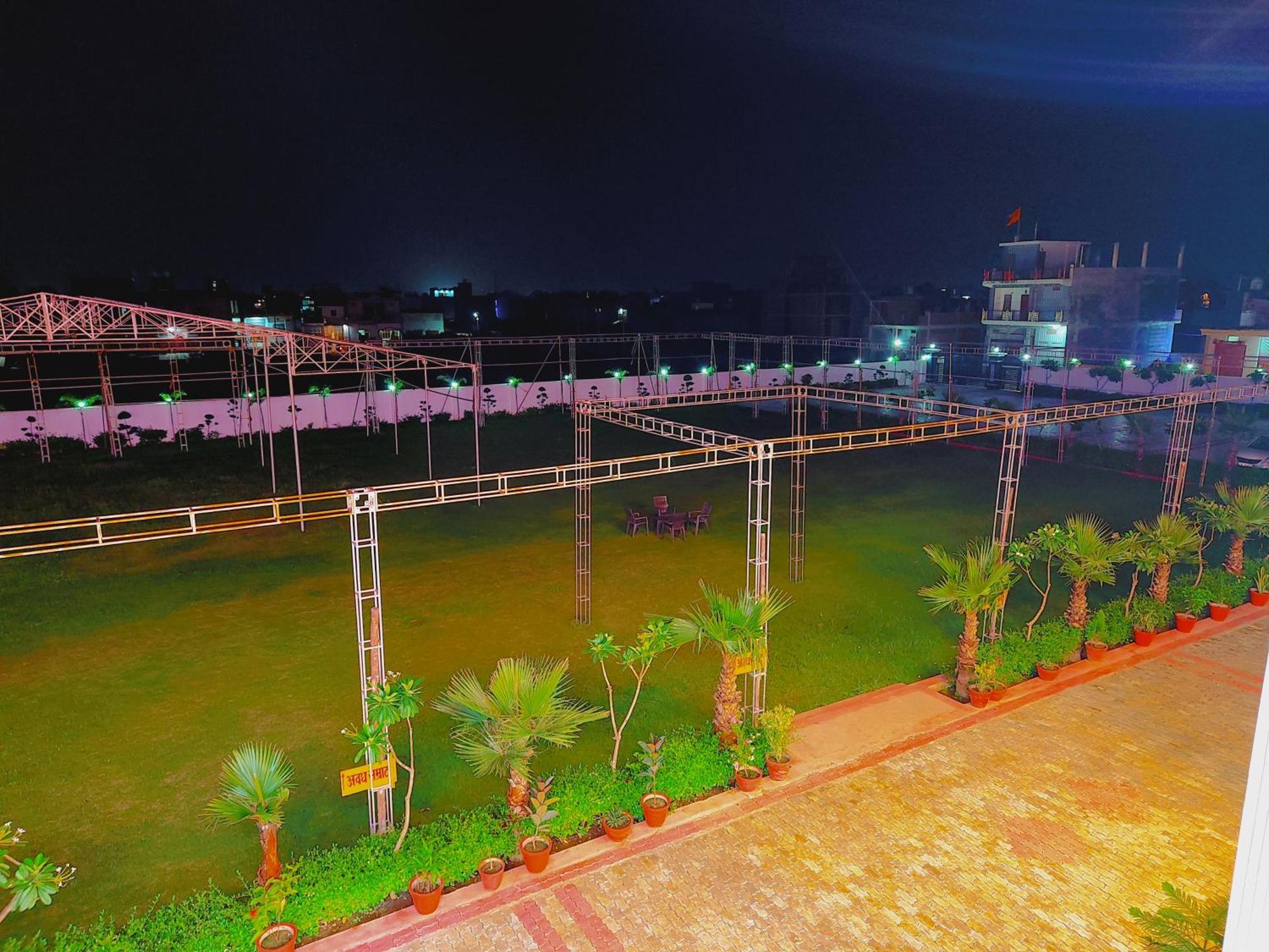 Awadh Samrat Resort Ayodhya Buitenkant foto