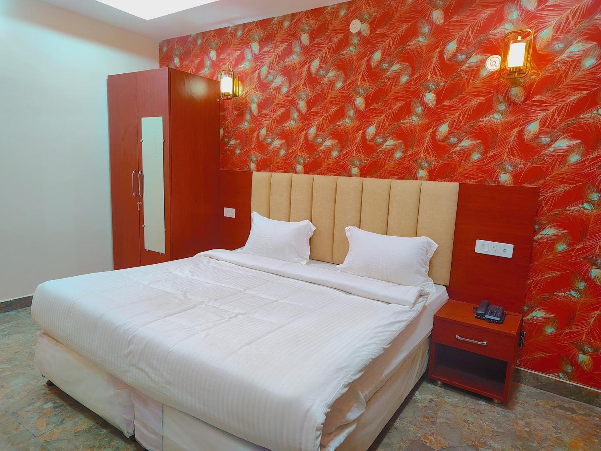 Awadh Samrat Resort Ayodhya Buitenkant foto
