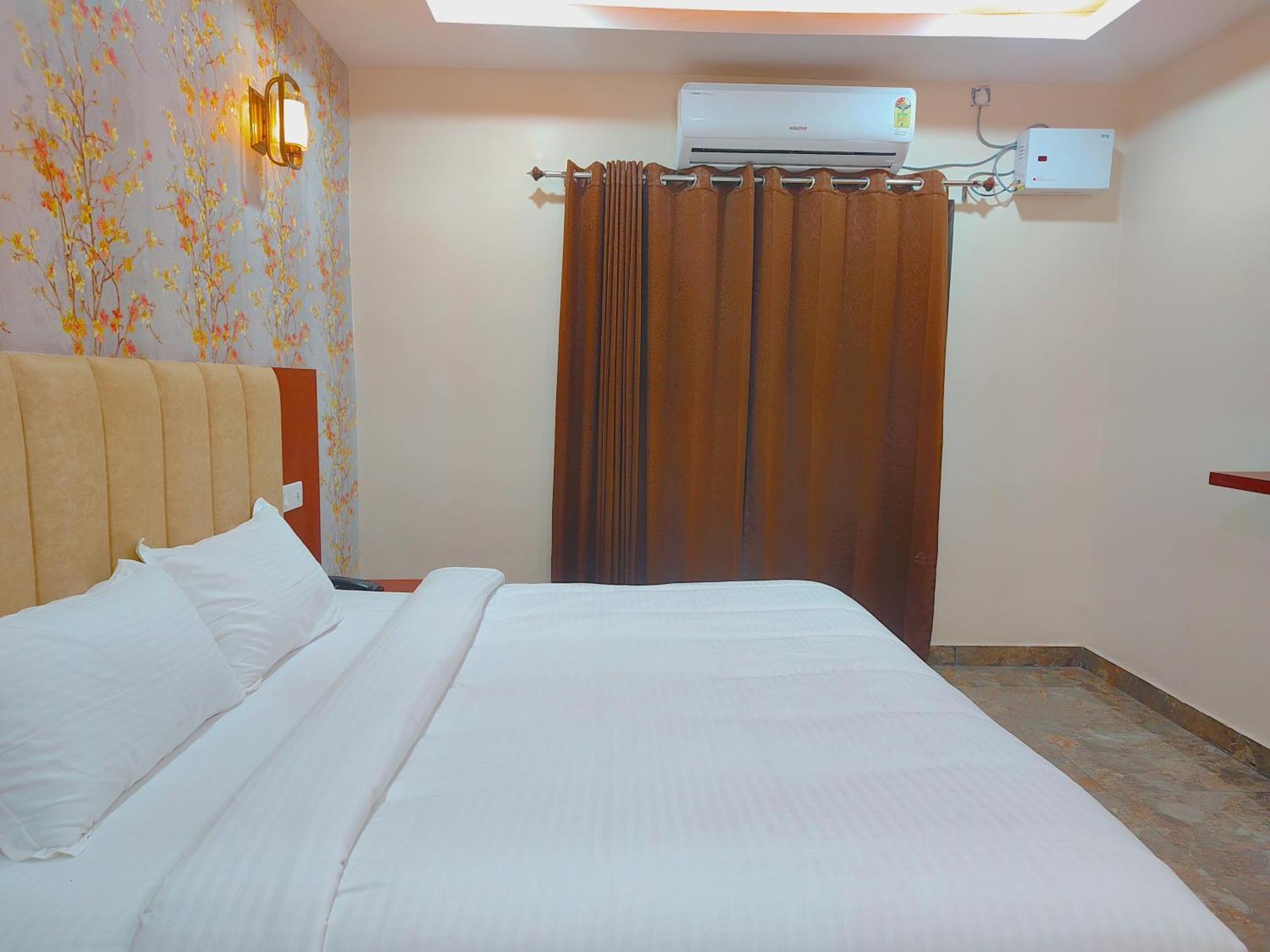 Awadh Samrat Resort Ayodhya Buitenkant foto