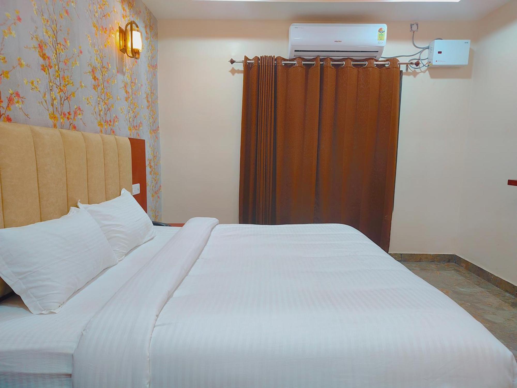 Awadh Samrat Resort Ayodhya Buitenkant foto