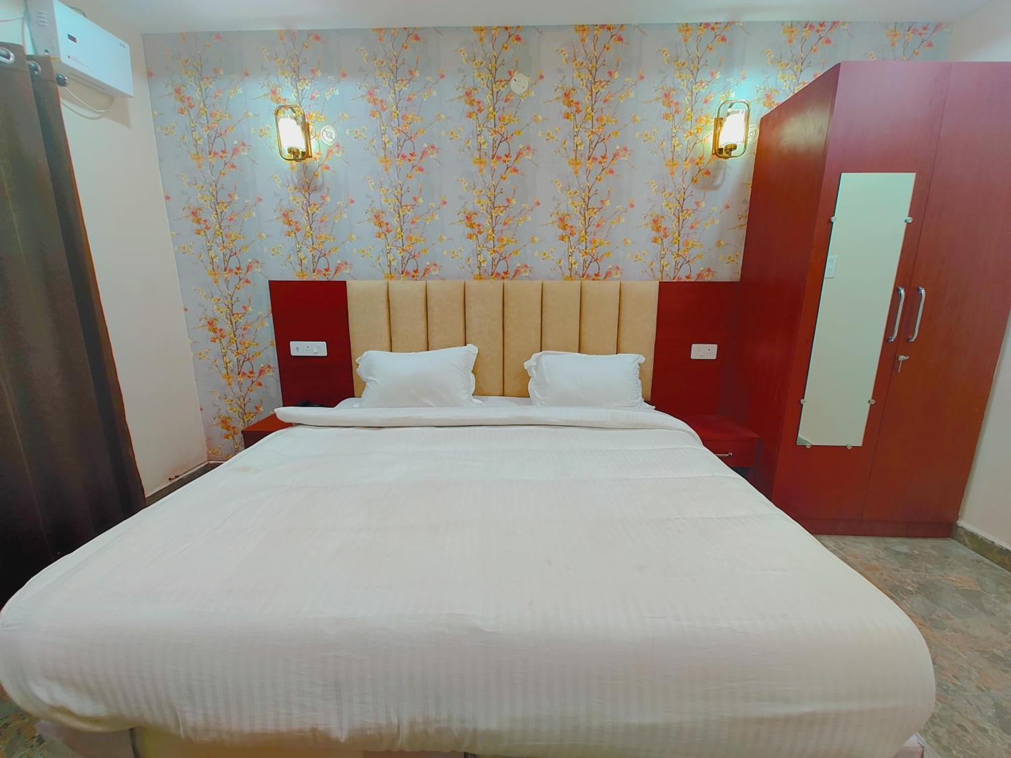 Awadh Samrat Resort Ayodhya Buitenkant foto