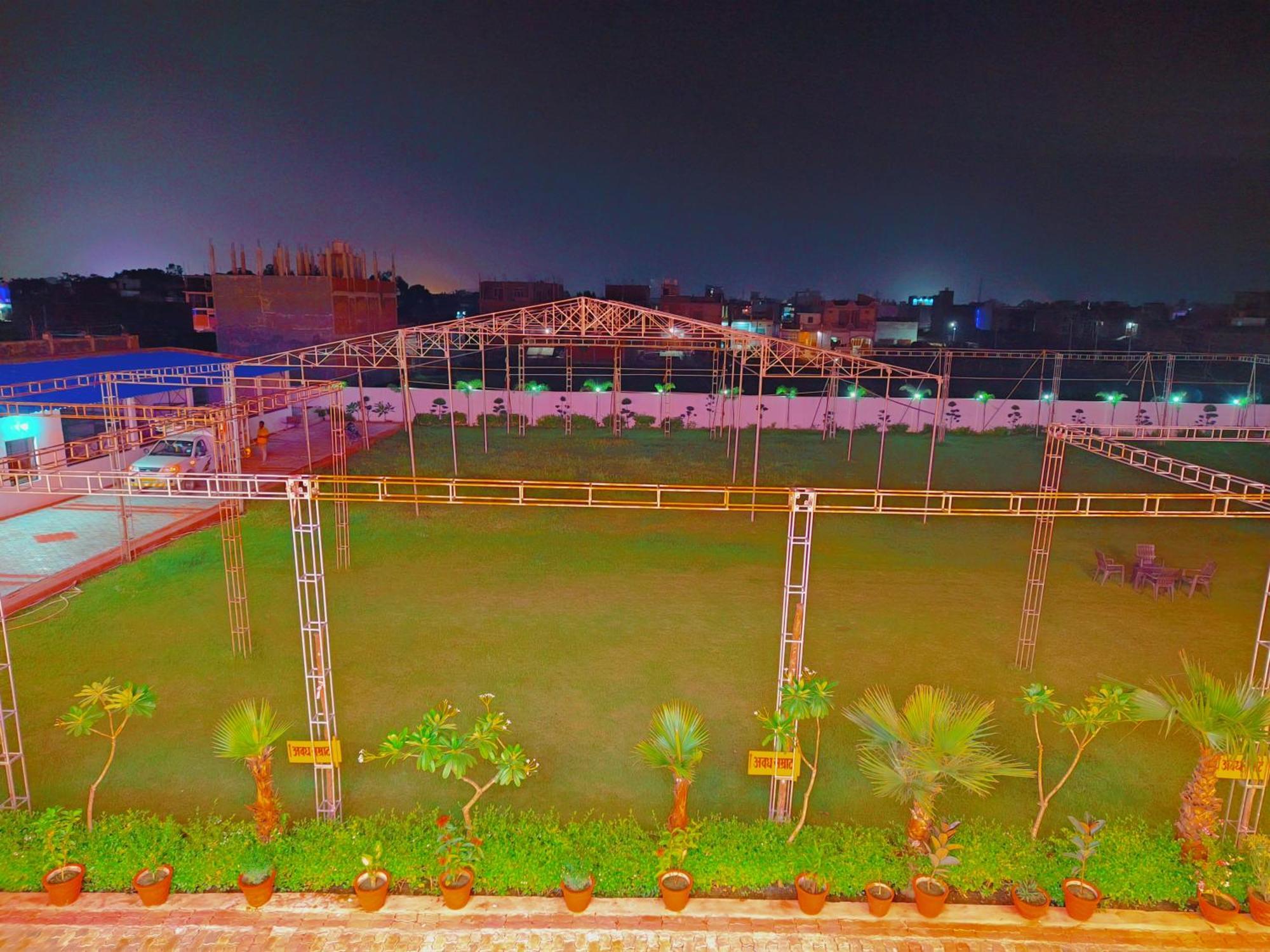Awadh Samrat Resort Ayodhya Buitenkant foto