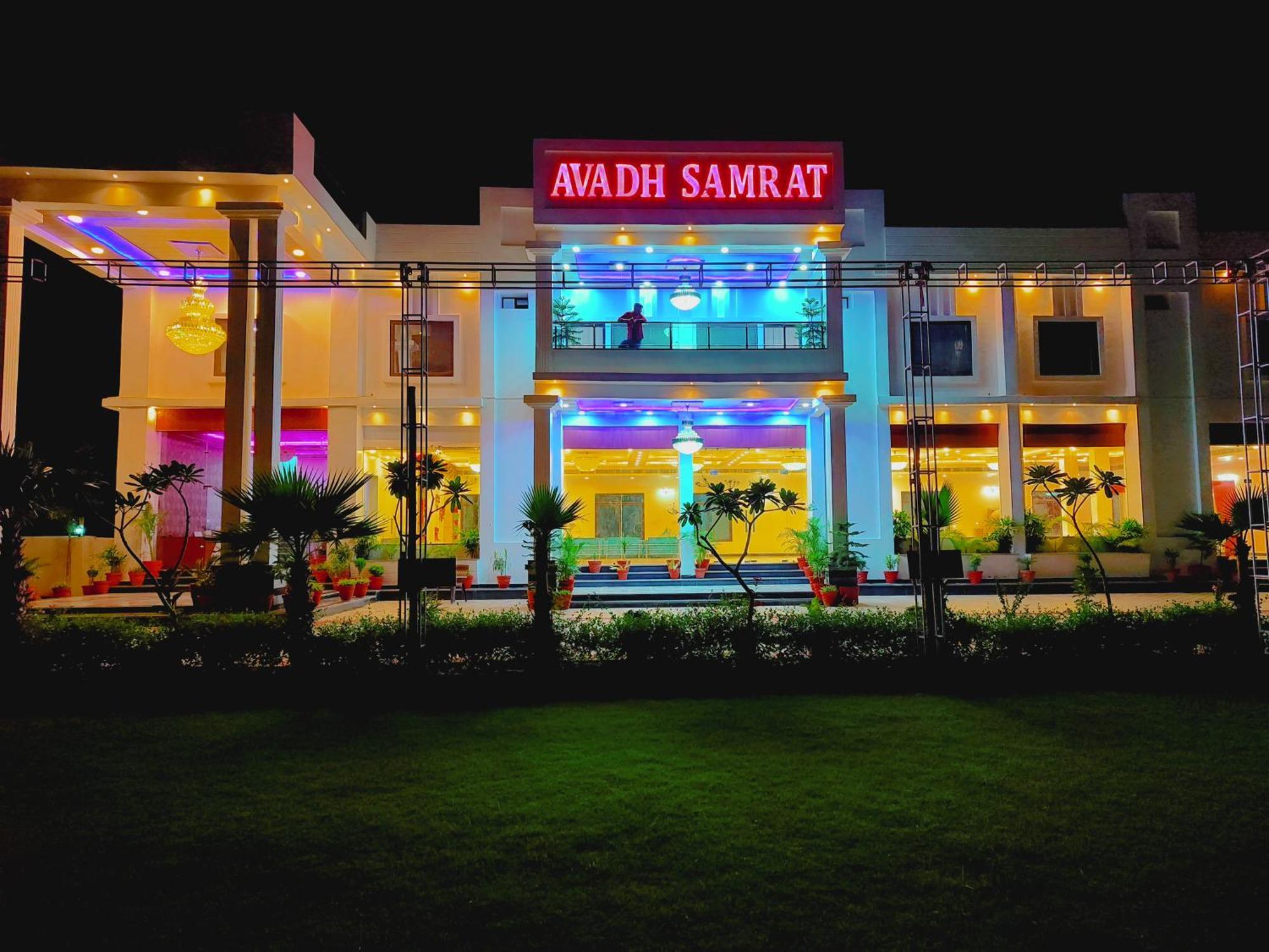 Awadh Samrat Resort Ayodhya Buitenkant foto