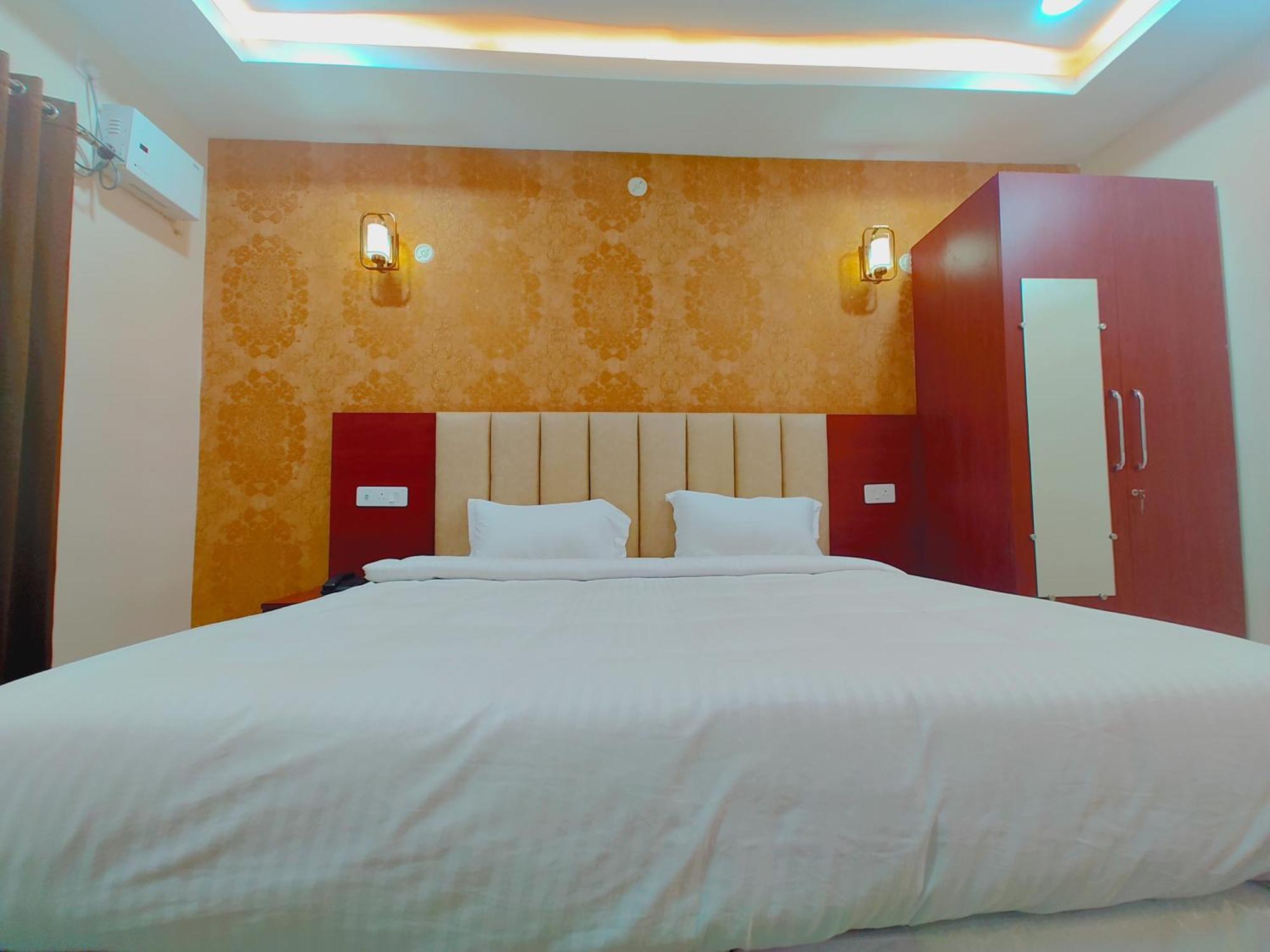 Awadh Samrat Resort Ayodhya Buitenkant foto
