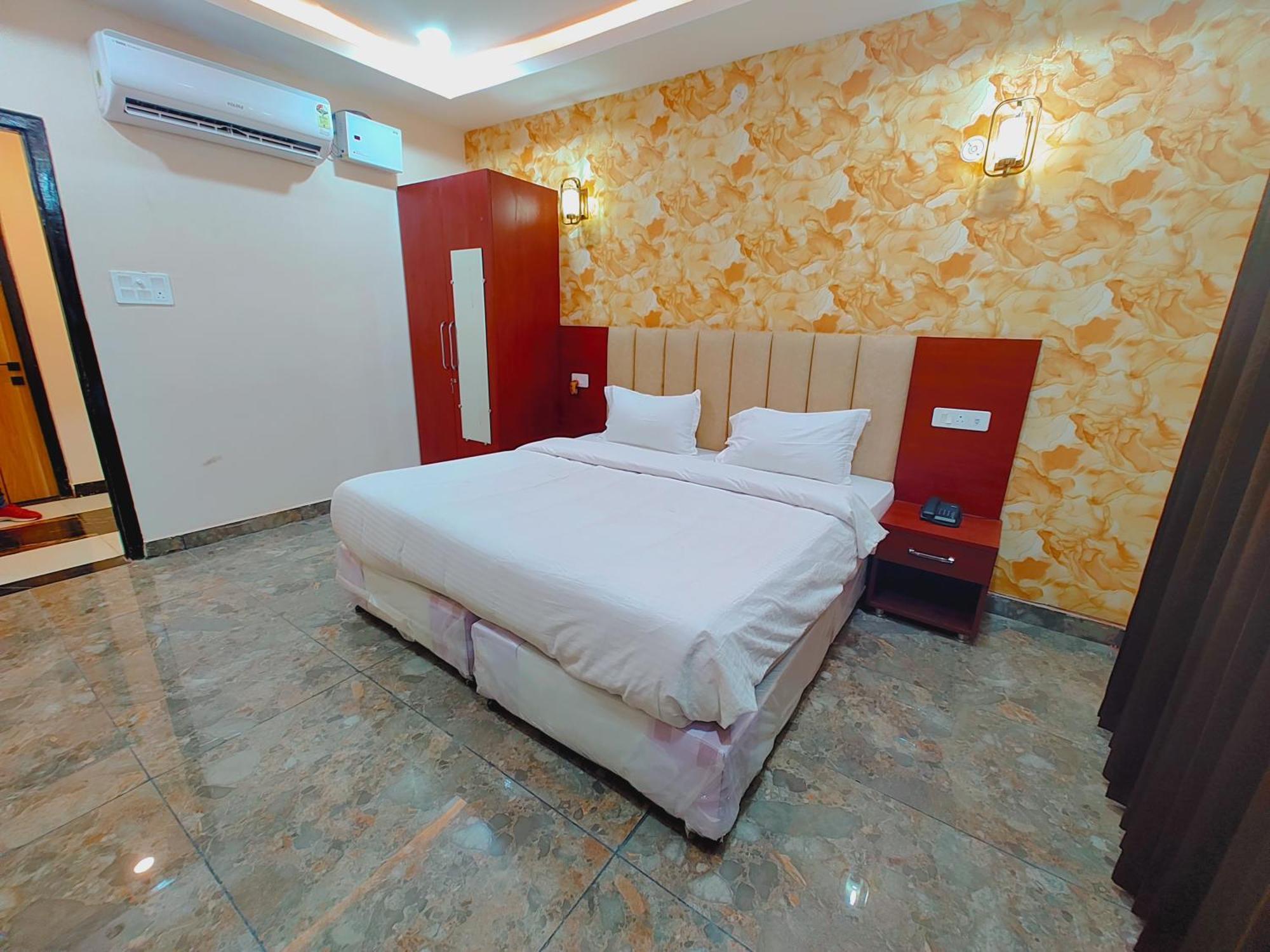 Awadh Samrat Resort Ayodhya Buitenkant foto