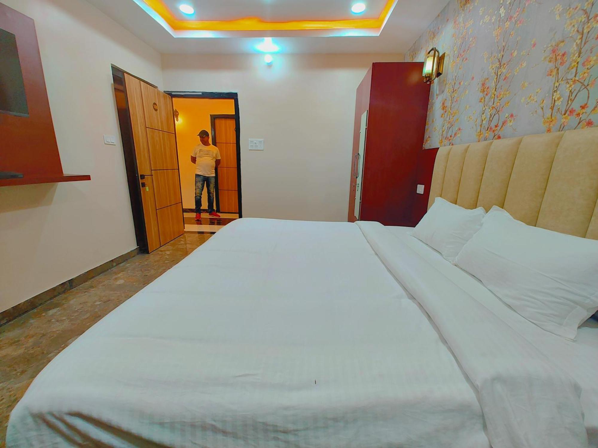 Awadh Samrat Resort Ayodhya Buitenkant foto