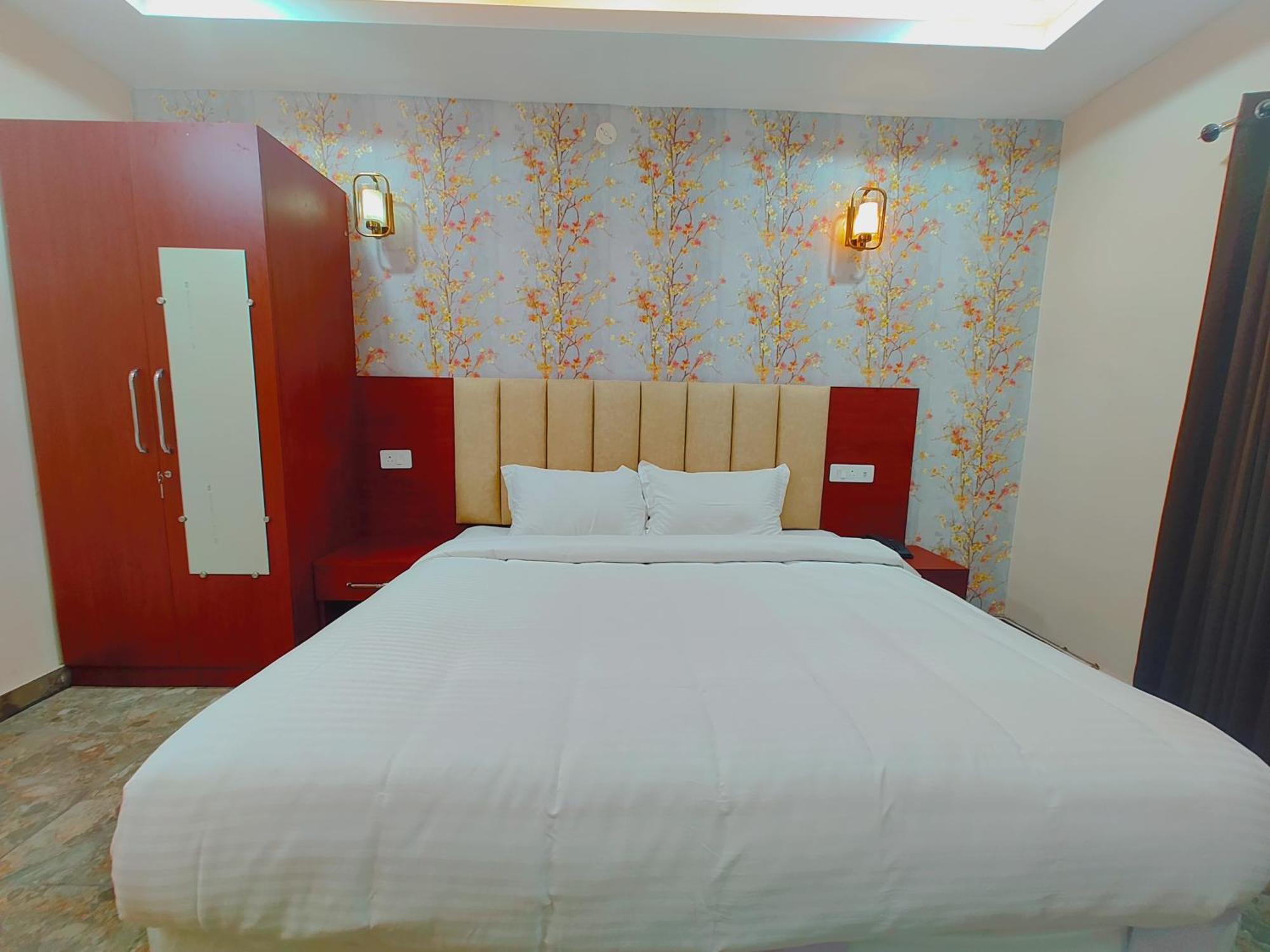 Awadh Samrat Resort Ayodhya Buitenkant foto