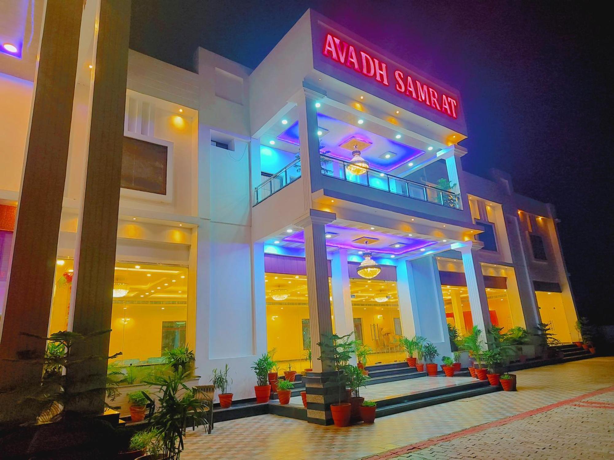 Awadh Samrat Resort Ayodhya Buitenkant foto
