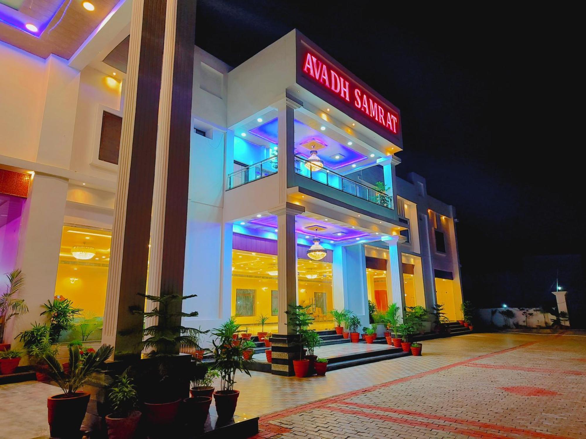 Awadh Samrat Resort Ayodhya Buitenkant foto