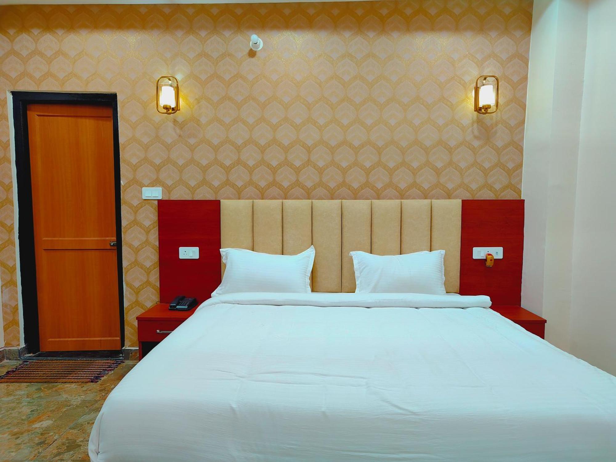 Awadh Samrat Resort Ayodhya Buitenkant foto