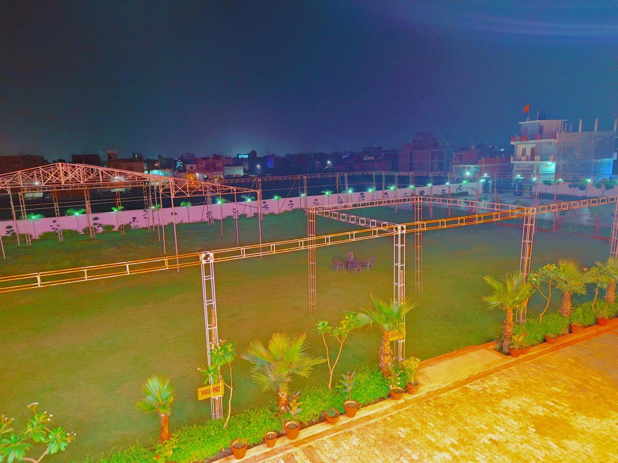 Awadh Samrat Resort Ayodhya Buitenkant foto