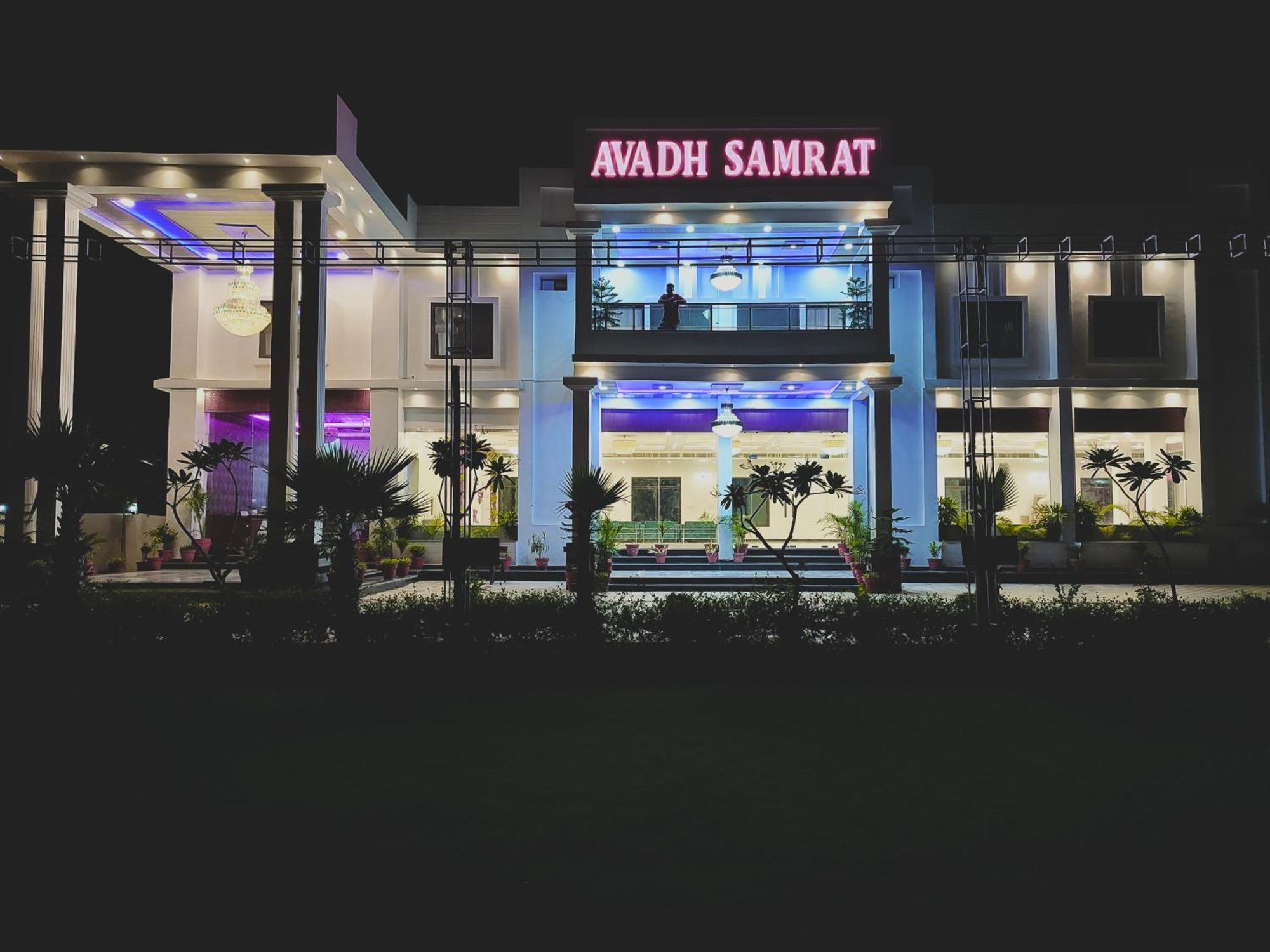 Awadh Samrat Resort Ayodhya Buitenkant foto