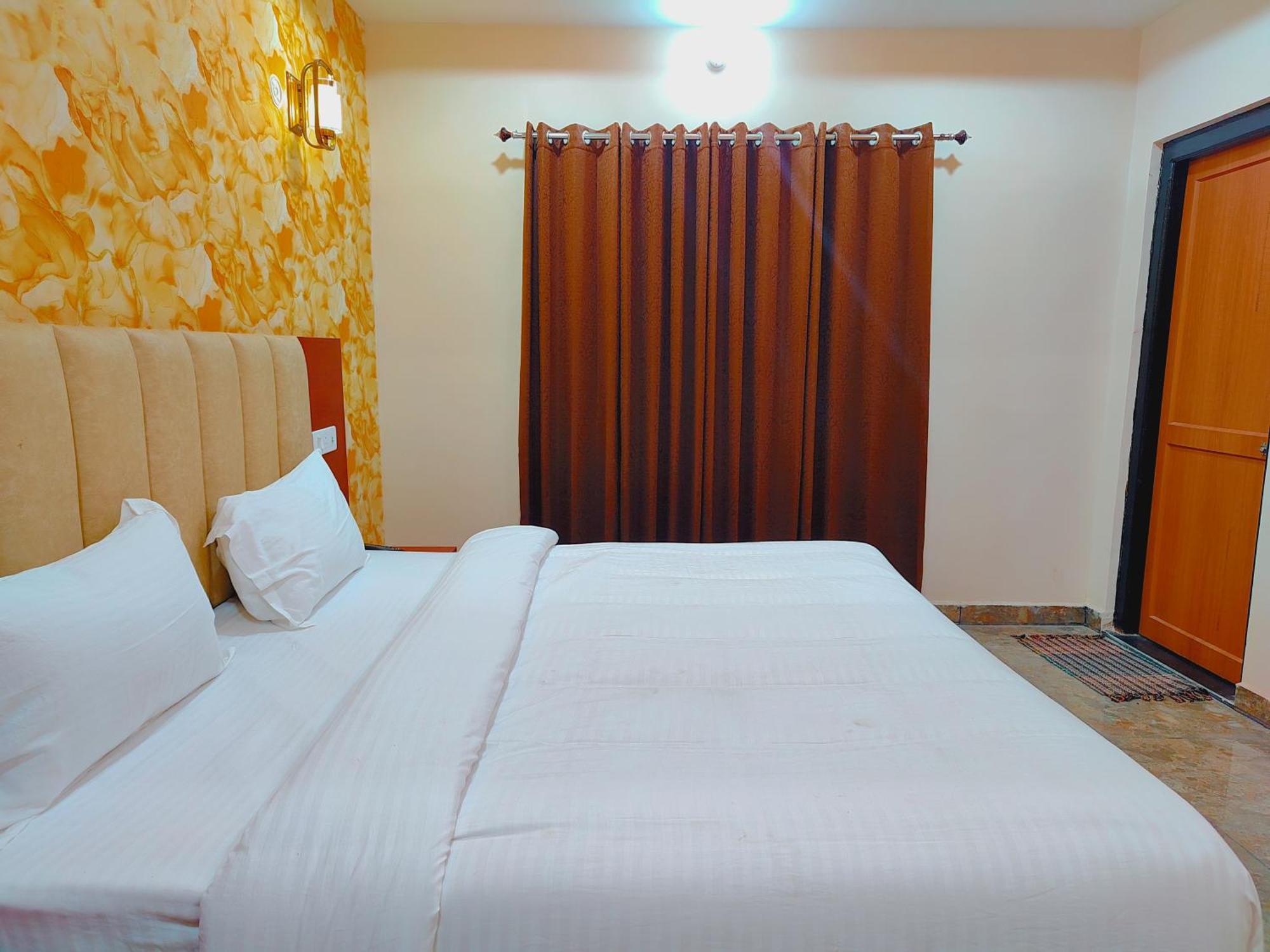Awadh Samrat Resort Ayodhya Buitenkant foto